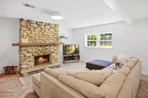 1917 East Cholo Lane Mount Prospect IL 60056