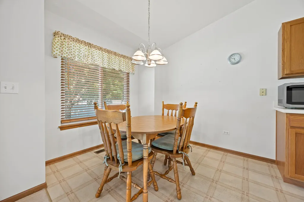 205 Woodlet Lane Bolingbrook IL 60490