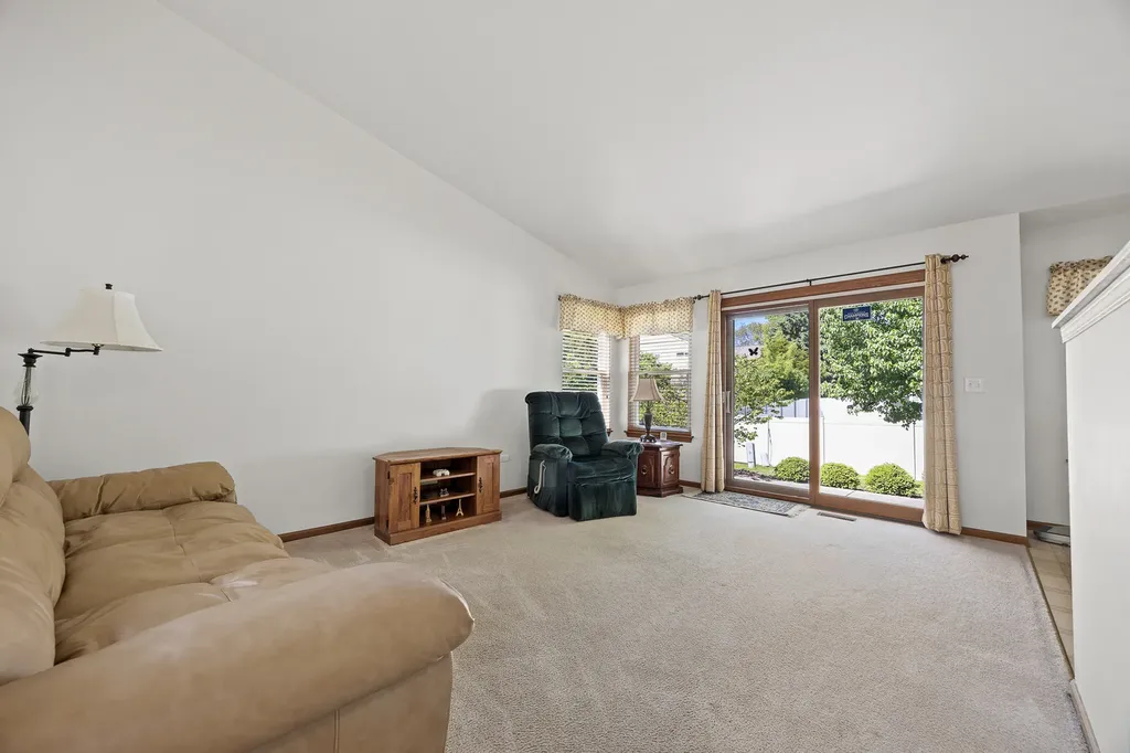 205 Woodlet Lane Bolingbrook IL 60490