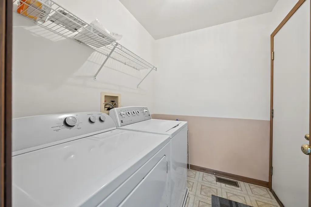 205 Woodlet Lane Bolingbrook IL 60490