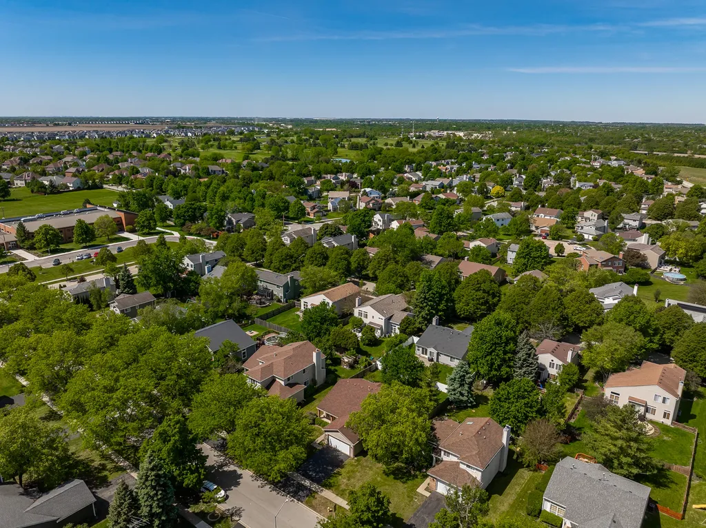 205 Woodlet Lane Bolingbrook IL 60490
