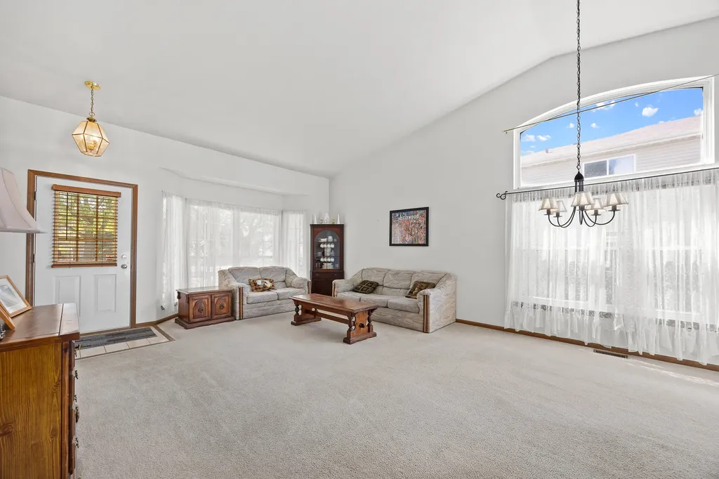 205 Woodlet Lane Bolingbrook IL 60490