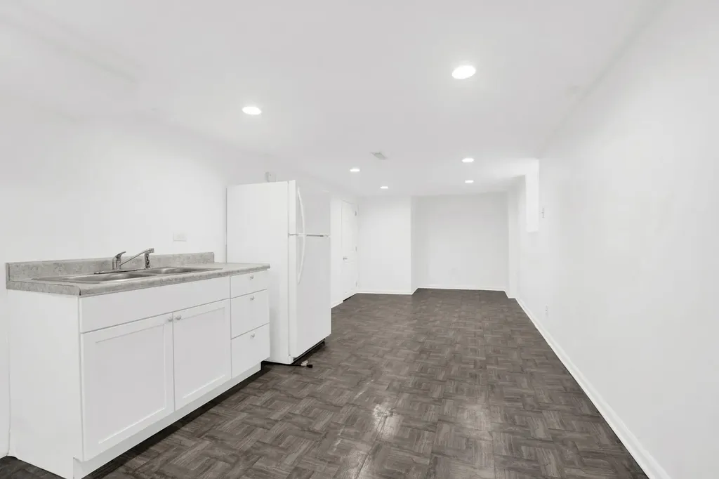 5037 West Winona Street Chicago IL 60630