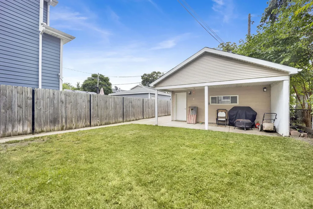 5037 West Winona Street Chicago IL 60630