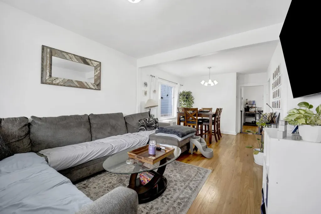 5037 West Winona Street Chicago IL 60630