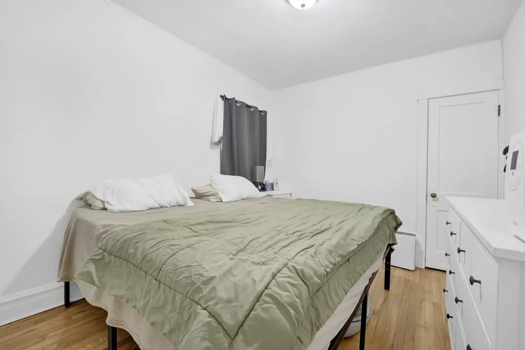 5037 West Winona Street Chicago IL 60630