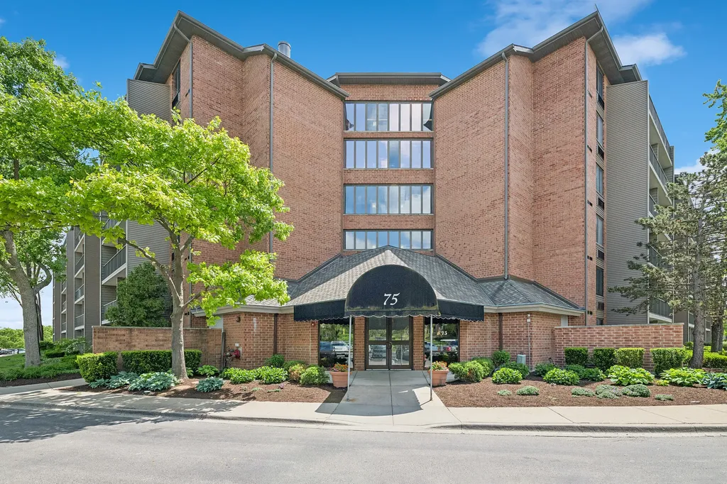 75 Kristin Circle Schaumburg IL 60195