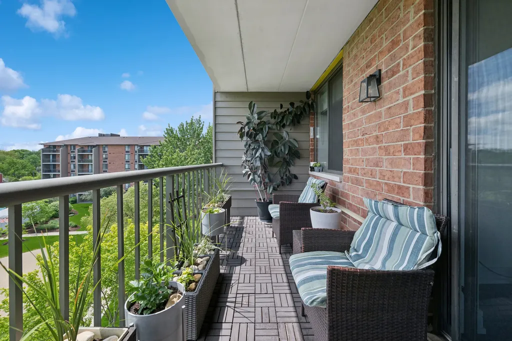 75 Kristin Circle Schaumburg IL 60195