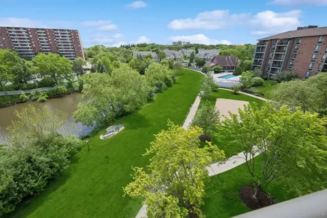 75 Kristin Circle Schaumburg IL 60195