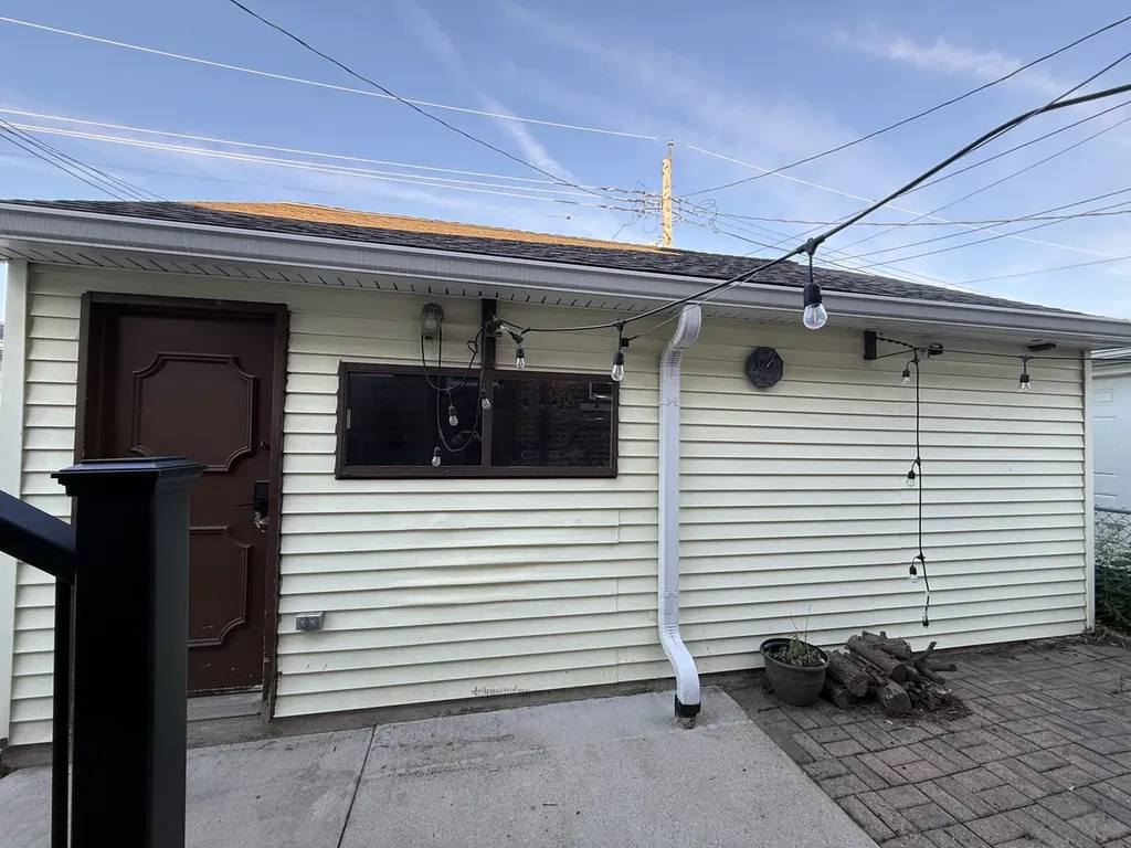 5230 North Liano Avenue Chicago IL 60630