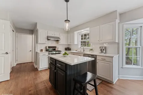 635 Oakview Drive Algonquin IL 60102