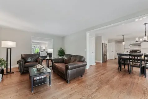 635 Oakview Drive Algonquin IL 60102