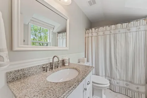 635 Oakview Drive Algonquin IL 60102