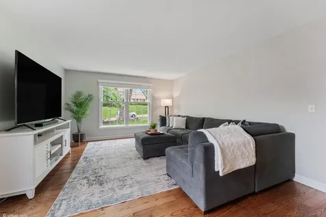 635 Oakview Drive Algonquin IL 60102