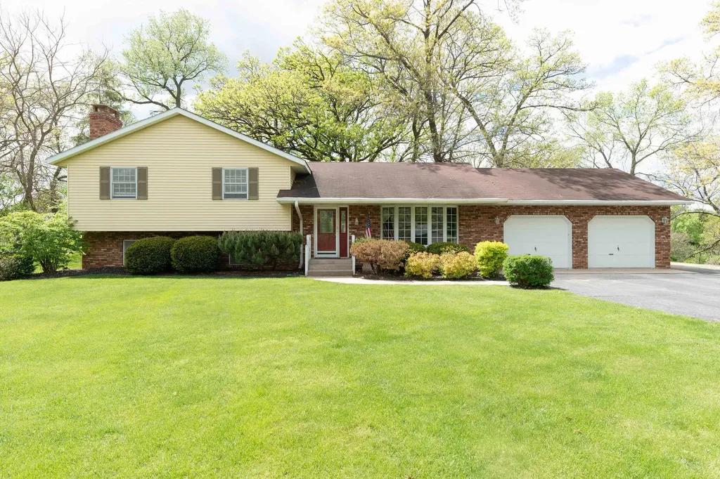 10594 Grover Oaks Road Roscoe IL 61073
