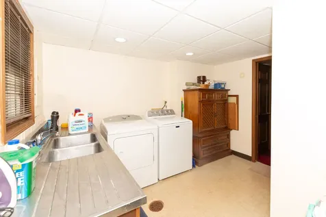10594 Grover Oaks Road Roscoe IL 61073