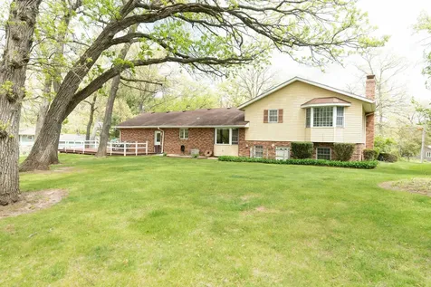 10594 Grover Oaks Road Roscoe IL 61073