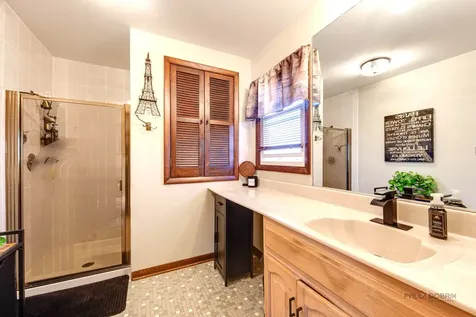 2042 South Goebbert Road Arlington Heights IL 60005