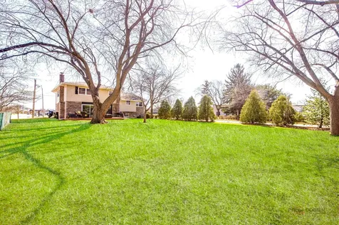 2042 South Goebbert Road Arlington Heights IL 60005
