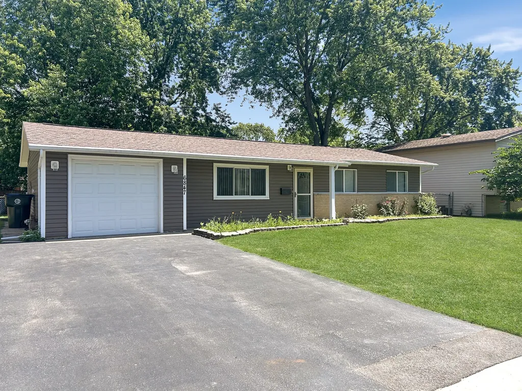6847 Hawthorne Lane Hanover Park IL 60133