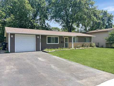 6847 Hawthorne Lane Hanover Park IL 60133