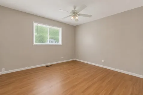 6847 Hawthorne Lane Hanover Park IL 60133