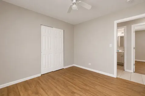 6847 Hawthorne Lane Hanover Park IL 60133
