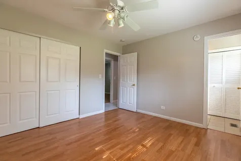 6847 Hawthorne Lane Hanover Park IL 60133