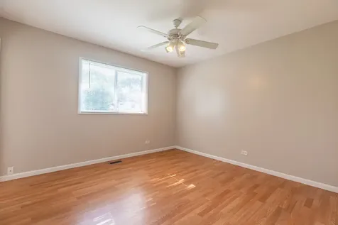 6847 Hawthorne Lane Hanover Park IL 60133