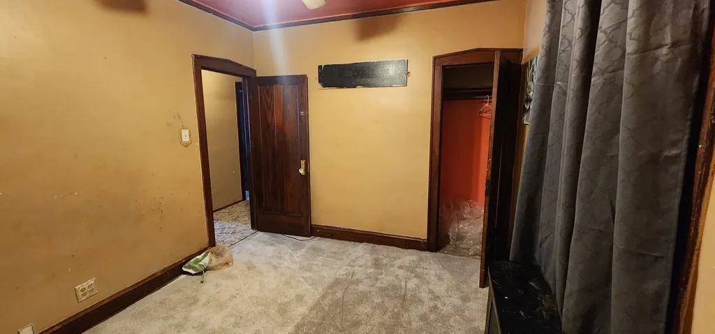 8443 South Manistee Avenue Chicago IL 60617