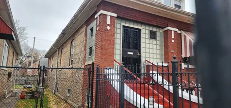 8443 South Manistee Avenue Chicago IL 60617