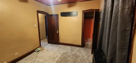 8443 South Manistee Avenue Chicago IL 60617