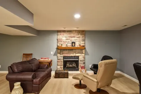 1816 Cardinal Court Pontiac IL 61764