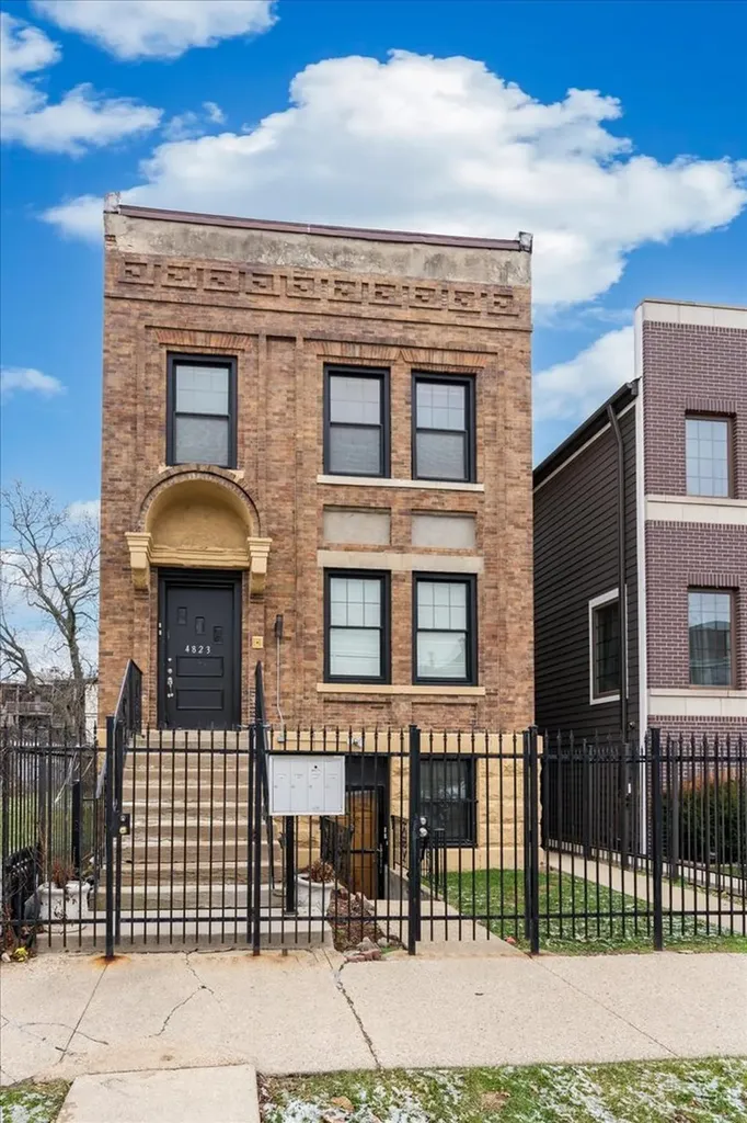 4823 South Indiana Avenue Chicago IL 60615