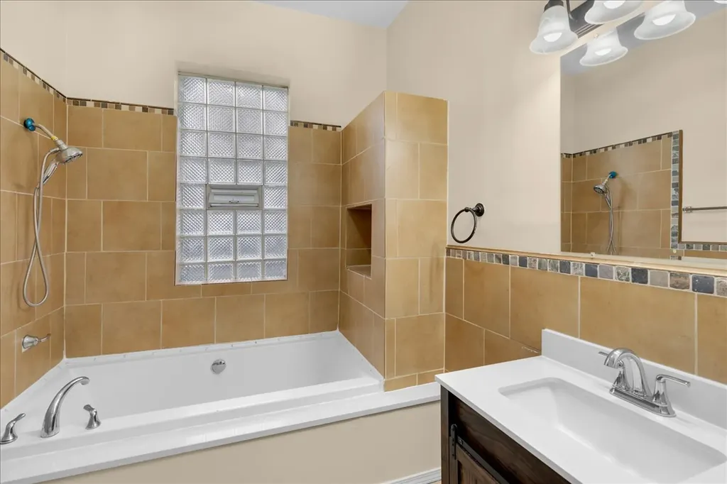 4823 South Indiana Avenue Chicago IL 60615