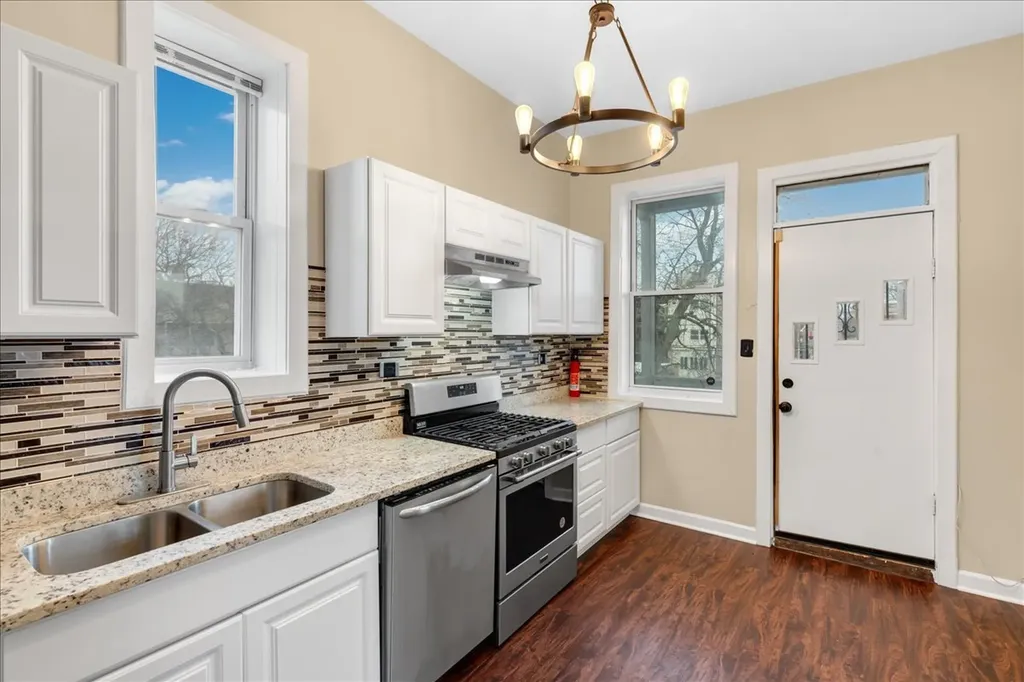 4823 South Indiana Avenue Chicago IL 60615