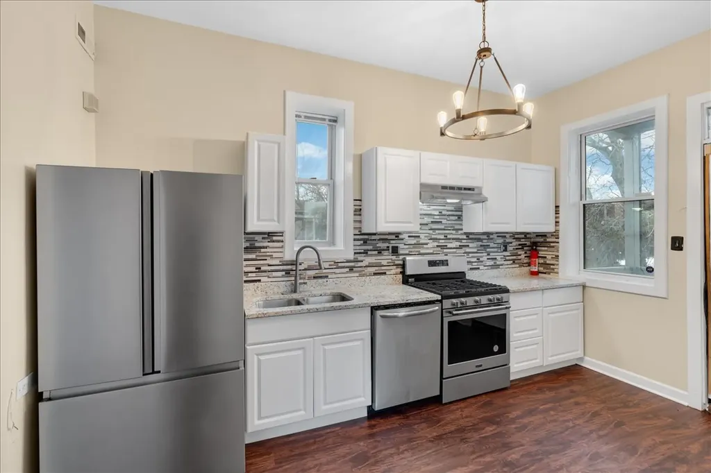 4823 South Indiana Avenue Chicago IL 60615