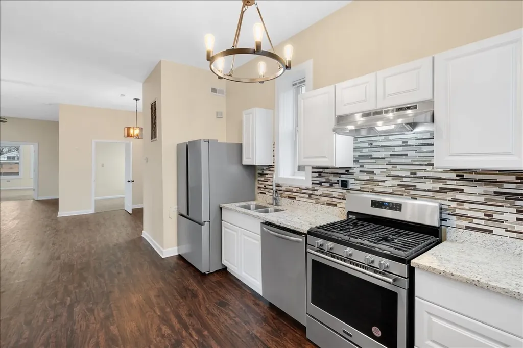 4823 South Indiana Avenue Chicago IL 60615