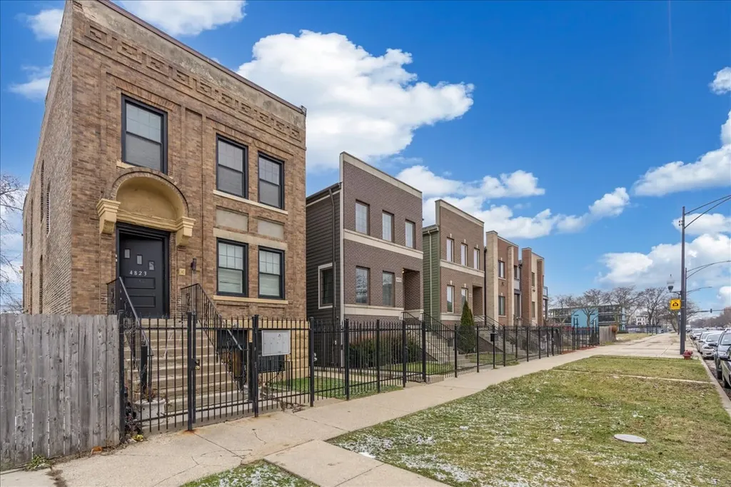 4823 South Indiana Avenue Chicago IL 60615