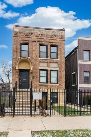 4823 South Indiana Avenue Chicago IL 60615