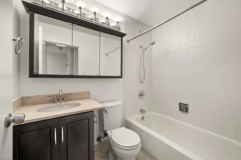 211 East Ohio Street Chicago IL 60611