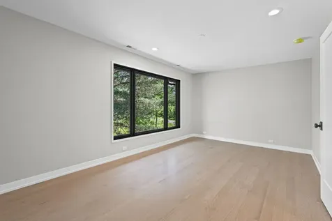 411 Woodland Court Glenview IL 60025
