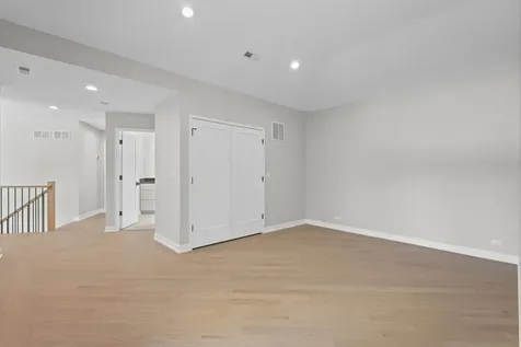 411 Woodland Court Glenview IL 60025
