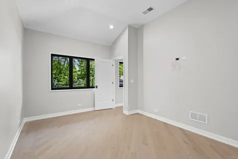 411 Woodland Court Glenview IL 60025