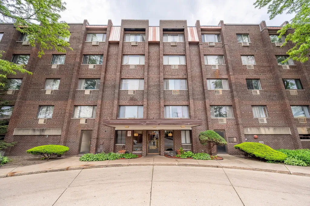 8455 West Leland Avenue Chicago IL 60656