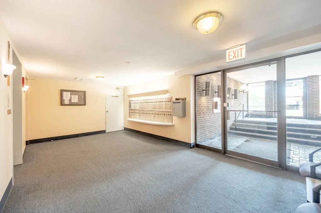 8455 West Leland Avenue Chicago IL 60656