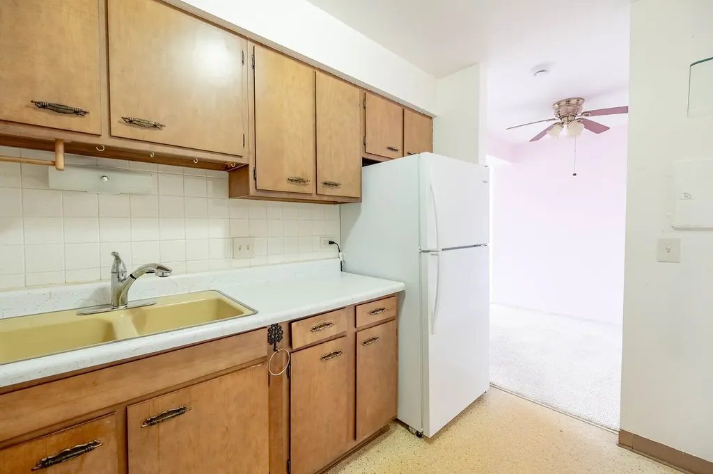 8455 West Leland Avenue Chicago IL 60656