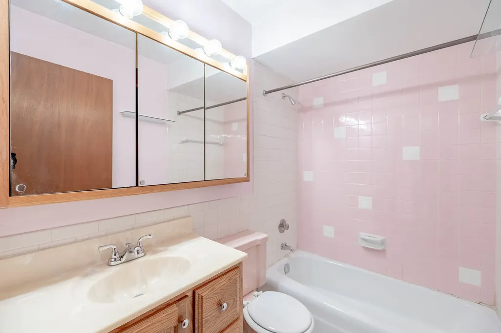 8455 West Leland Avenue Chicago IL 60656