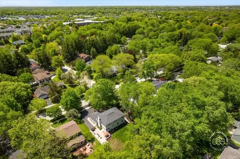 1804 Allen Lane St. Charles IL 60174