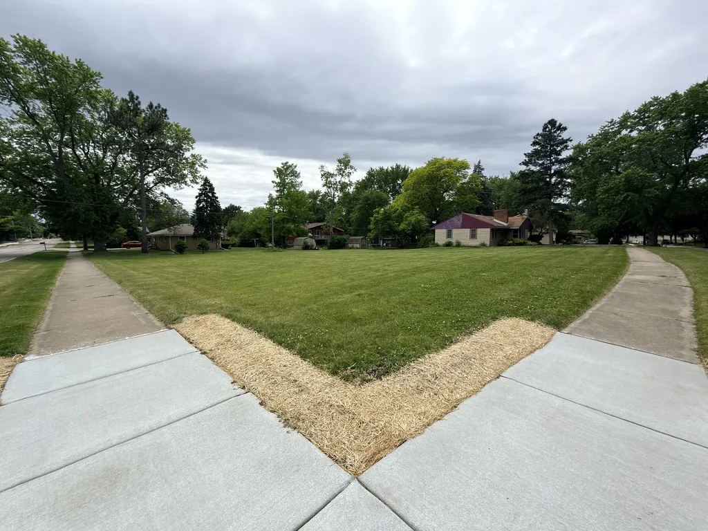 2115 Cherry Avenue Hanover Park IL 60133